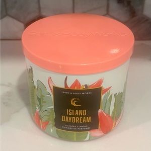 Bath & Body Works Island Daydream 3 Wick Candle